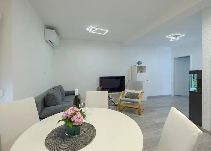 Mario's Place 아파트 풀라